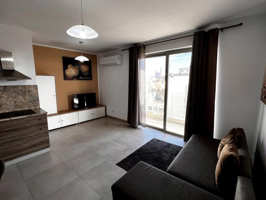 Mediterranea 2 Bedroom Smart Apartment Сент-Полс-Бей Экстерьер фото